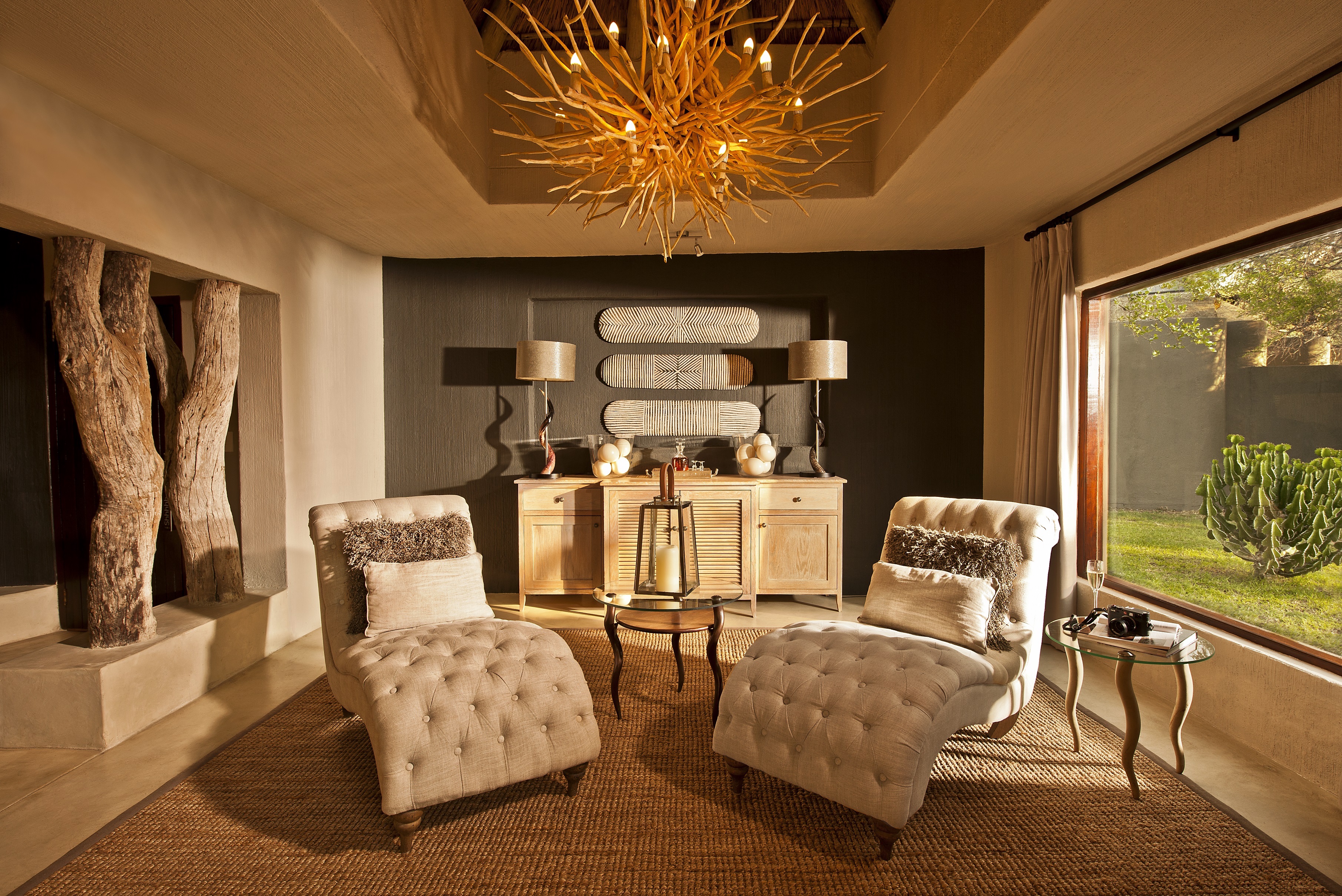 <p>The Mandleve Suite features a spacious bedroom with a king-size bed, a separate lounge area with a fireplace, a private plunge pool, and a large viewing deck overlooking the bushveld. The suite also includes an outdoor shower, a free-standing bath, air conditioning, and ceiling fans.</p>